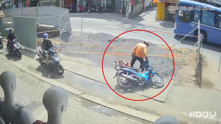 Nhiều người ngã nhào khi đi qua dự án thoát nước ở TP.HCM, chủ đầu tư nói gì?