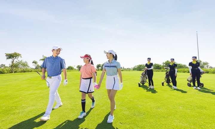 Biến golf thành tiện ích kế bên nhà, Vinhomes Royal Island hút khách thượng lưu