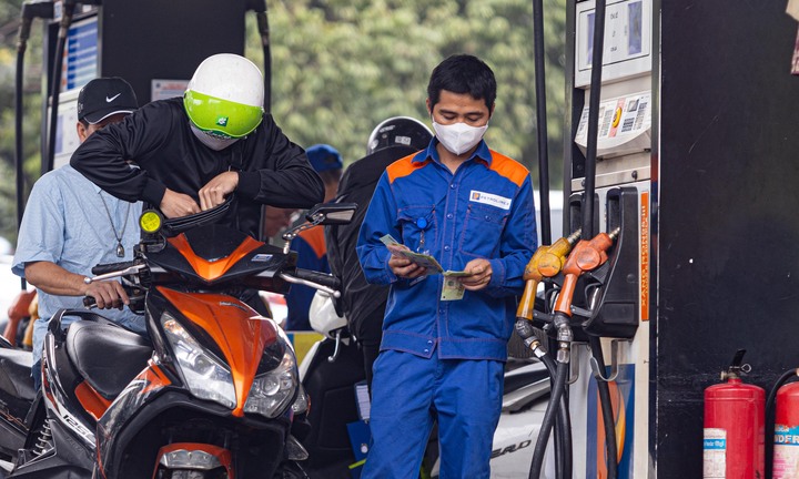 Giá xăng dầu trong nước ngày mai dự báo tăng trở lại