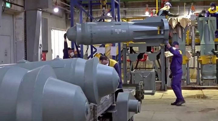 Nga sản xuất ồ ạt bom hạng nặng FAB-3000 