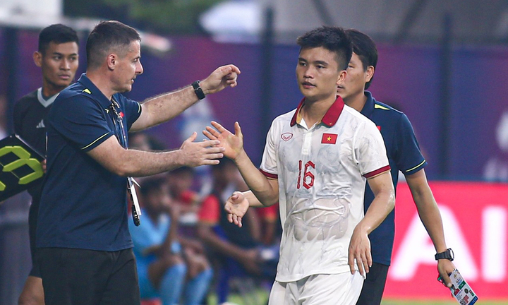 Xem cầu thủ U23 Việt Nam sút phạt 'lá vàng rơi' đánh bại U23 Tajikistan