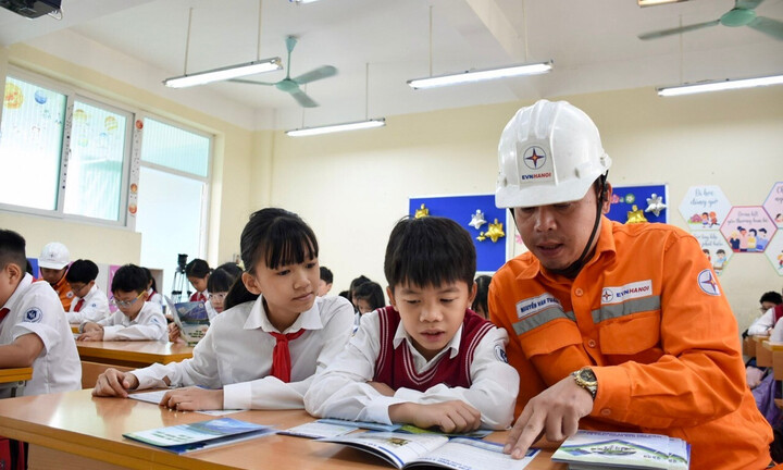 Chung tay xây dựng 'văn hóa tiết kiệm điện'