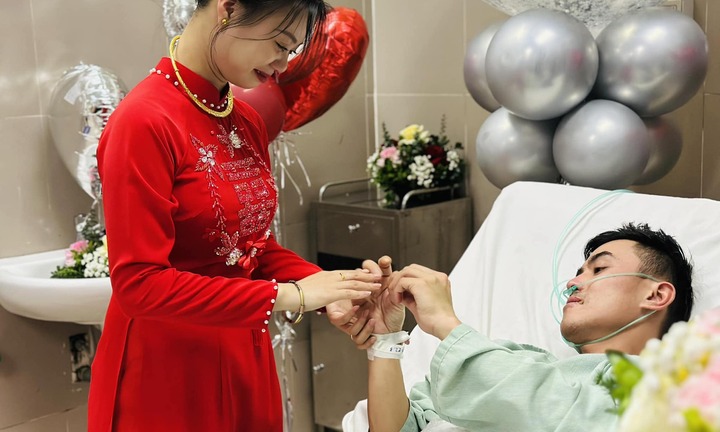 Nam thanh niên ở Lạng Sơn được tổ chức hôn lễ ngay trong bệnh viện