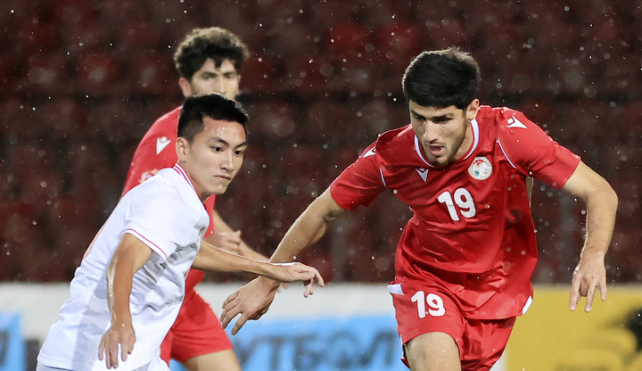U23 Việt Nam hòa nhạt nhòa U23 Tajikistan, HLV Troussier thêm âu lo