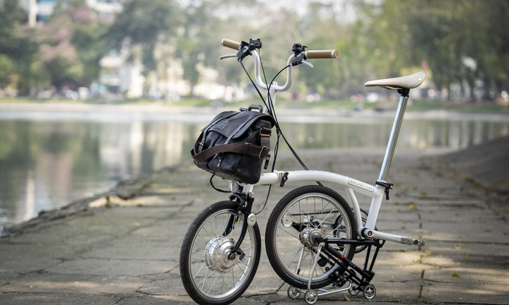 Thợ Việt 'phù phép' xe đạp gấp Brompton thành xe điện độc nhất vô nhị