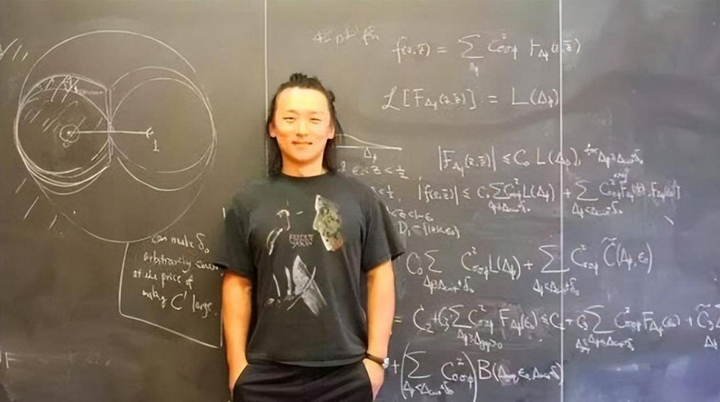 Thần đồng vật lý Trung Quốc khiến Đại học Harvard phá bỏ thông lệ 300 năm