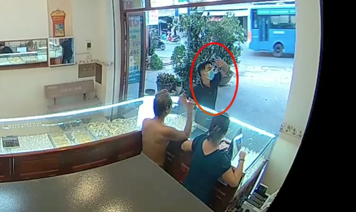 Đồng Nai: Truy bắt nam thanh niên mang tiền giả đi mua vàng rồi cướp