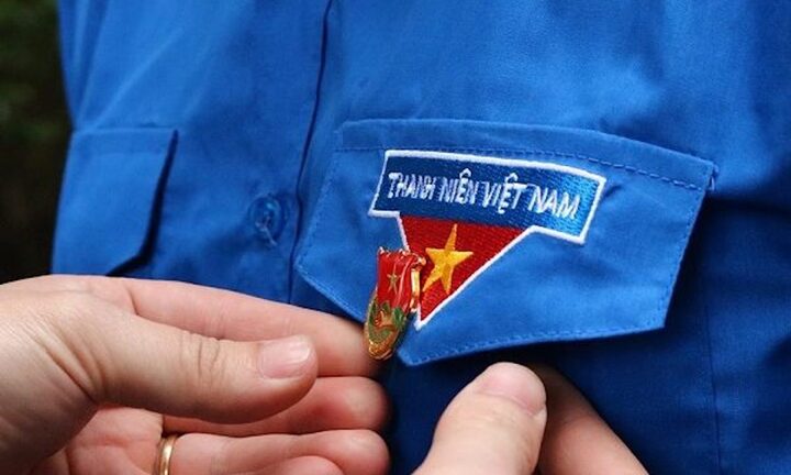 Người đoàn viên thanh niên cộng sản đầu tiên là ai?