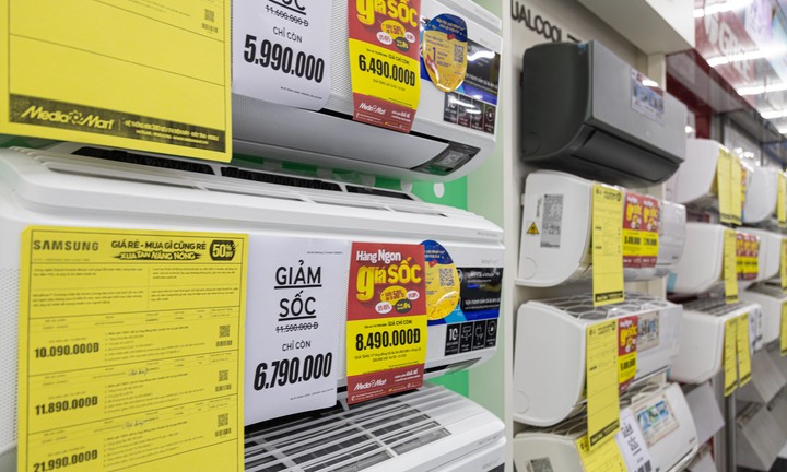 Siêu thị điện máy Hà Nội dồn dập giảm giá sản phẩm, hút khách đầu hè