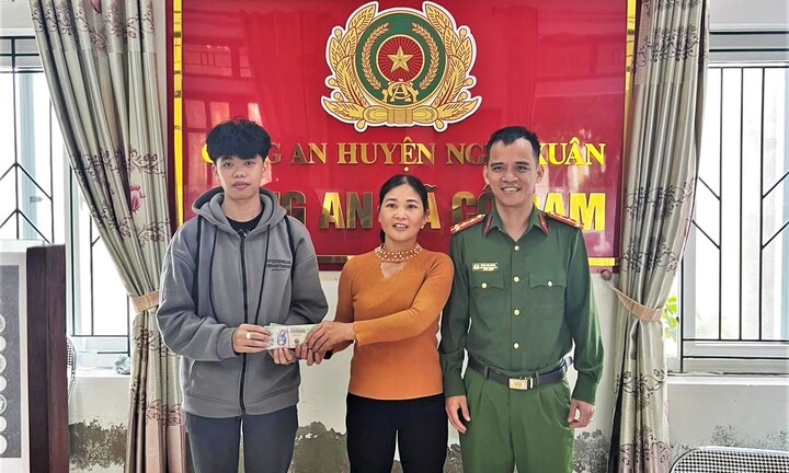 Hai phụ nữ ở Hà Tĩnh trả lại hơn 100 triệu đồng cho người chuyển nhầm