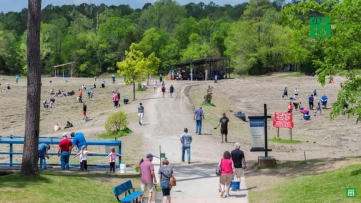 Chi gần 250.000 đồng, du khách được tự do đào kim cương