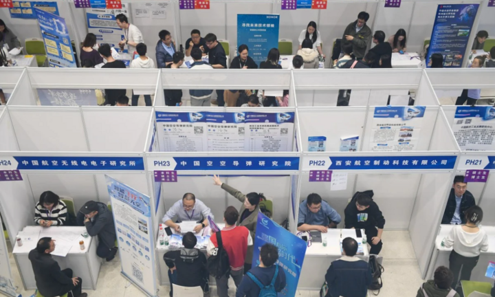 Người tìm việc Trung Quốc 'vỡ mộng', đối mặt với thực tế khắc nghiệt