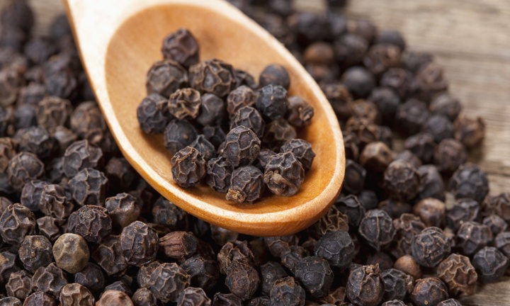 Đặt một nắm hạt tiêu dưới gầm giường có tác dụng gì?