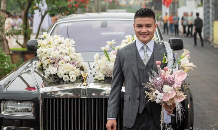 Cận cảnh xe siêu sang Rolls-Royce 16 tỷ đón dâu của Quang Hải