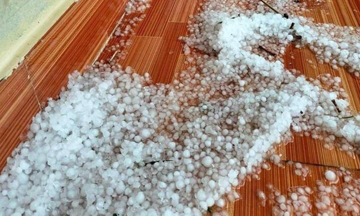 Mưa đá bất thường trút xuống Yên Bái