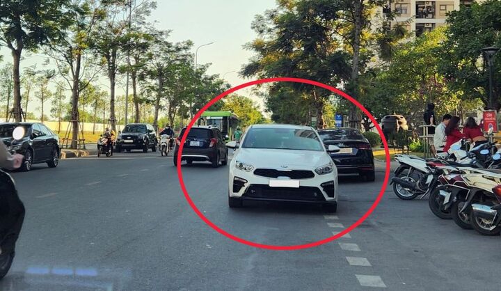 Đỗ xe bên trái đường một chiều có bị xử phạt?