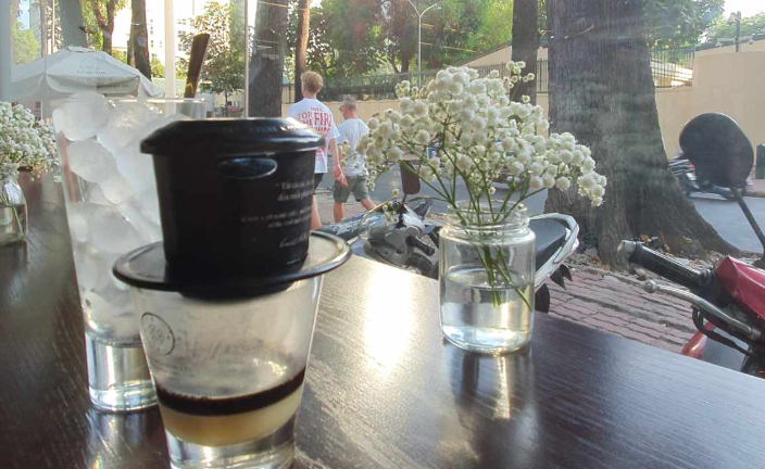 Người Việt tốn bao nhiêu tiền cho một lần uống cà phê?