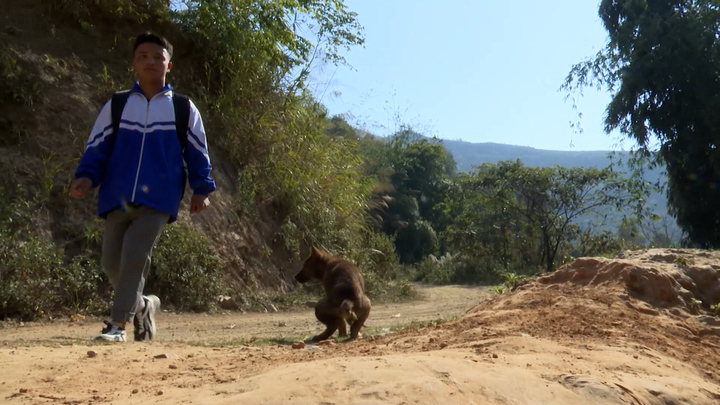 Trao cơ hội, nối ước mơ: Chuyện cảm động về học sinh Sùng A Đồng