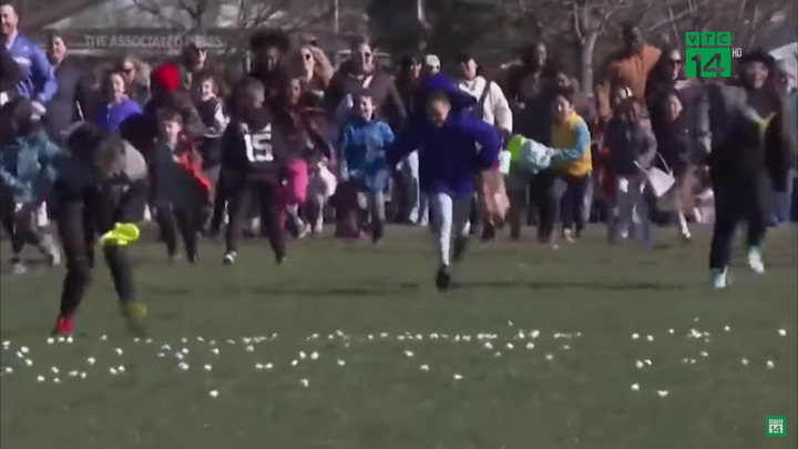 'Mưa kẹo dẻo' trút xuống công viên Mỹ