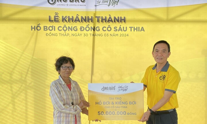 Quỹ Phát triển Tài năng Việt tặng hồ để dạy bơi cho trẻ em nghèo