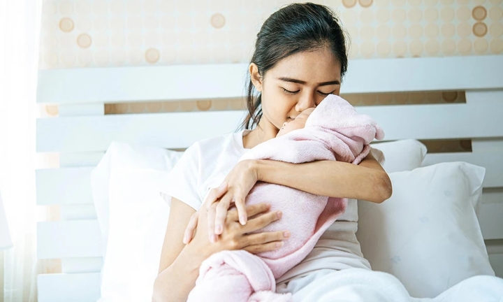 Rước bệnh vì kiêng cữ sau sinh quá mức