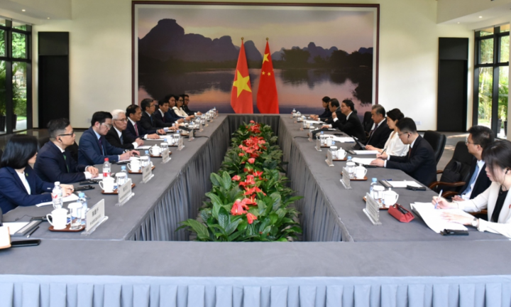 Bộ trưởng Bộ Ngoại giao Bùi Thanh Sơn hội đàm với Bộ trưởng Vương Nghị