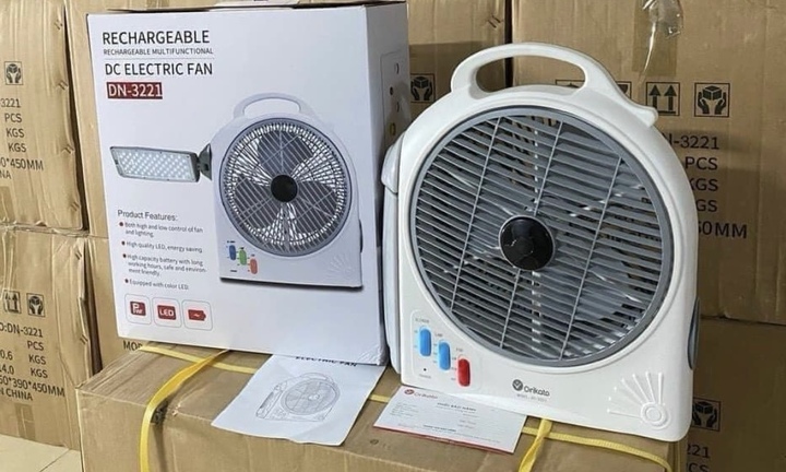 Rớt giá thảm hại, quạt tích điện từng sốt xình xịch nay bị xả bán giá bèo