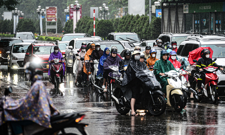 Nhiều khu vực trên cả nước ngày nắng nóng, chiều tối mưa dông