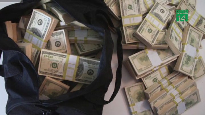 Bỏ 12 triệu mua tủ cũ, phát hiện két sắt chứa 187 tỷ đồng