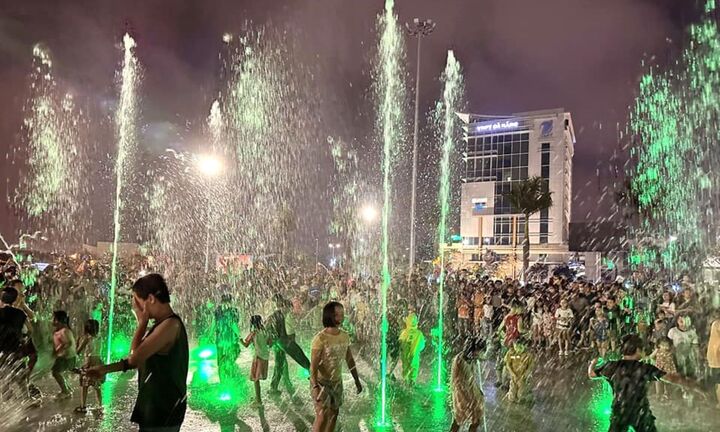 Sàn thử nghiệm trình diễn nhạc nước ở Đà Nẵng thành nơi tắm của trẻ