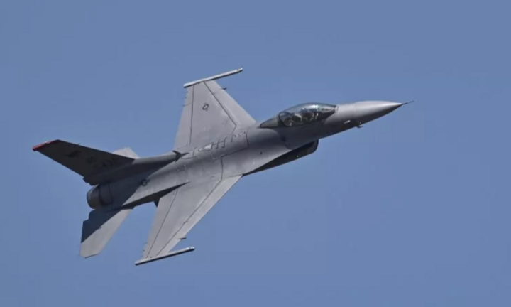 Cận cảnh tiêm kích Su-34 của Nga dội bom xuống sở chỉ huy Ukraine