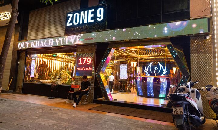Bỏ tiền tỷ sửa chữa, chủ quán karaoke ở Hà Nội ‘méo mặt’ vì vắng khách