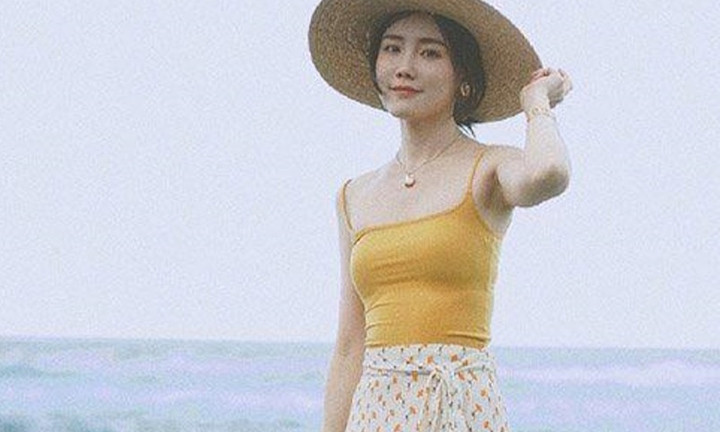 Cách phối đồ với chân váy hoa nhí cực nữ tính