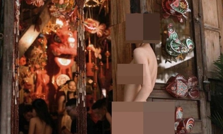 Nữ sinh lớp 6 bị ghép hình 'nóng', ép đọc truyện đồi trụy