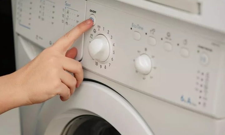 Máy giặt có một nút đặc biệt giúp tiết kiệm nước và thời gian