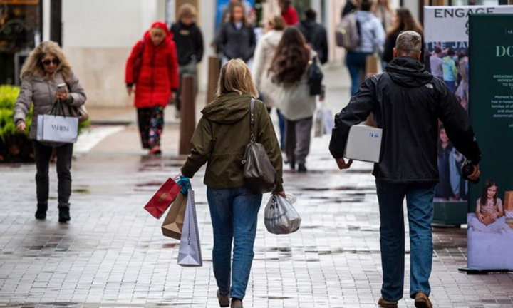 Chứng khoán, vàng cùng bán tháo, USD tăng vọt sau báo cáo lạm phát Mỹ tăng nóng 