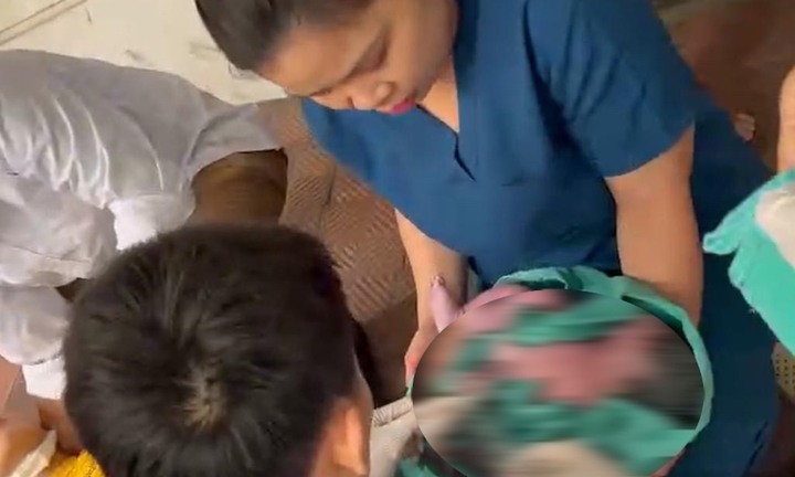 Sản phụ sinh con tại nhà xe bệnh viện