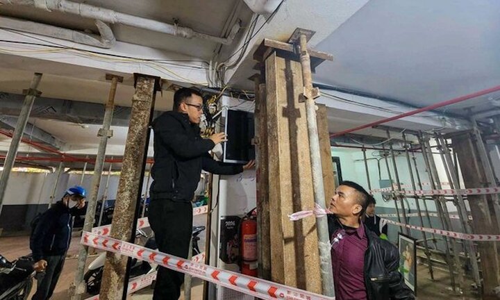 Quận Thanh Xuân: Chung cư mini 'chống nạng' xây vượt tầng