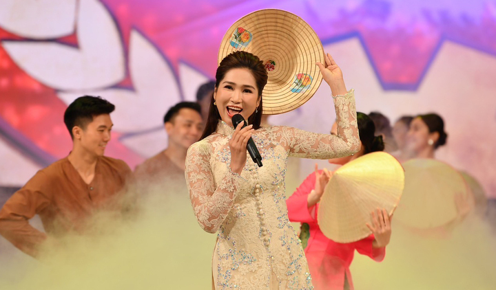 'Hoa hậu cải lương' Như Huỳnh khoe giọng hát ngọt ngào sau khi thành NSƯT