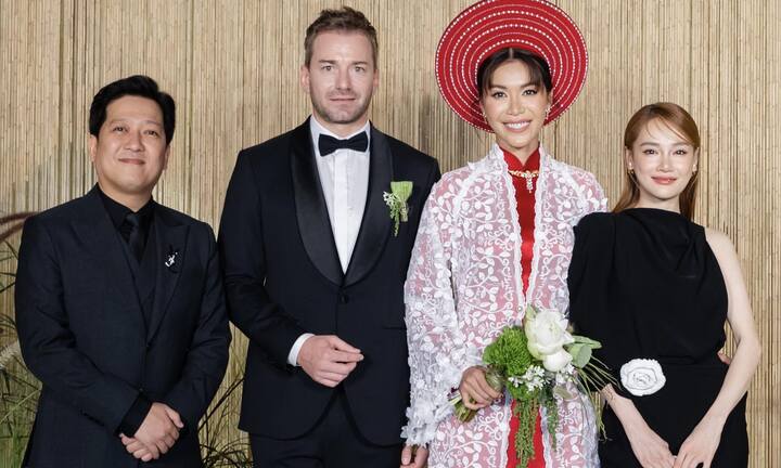 Đám cưới Minh Tú: Vợ chồng Trường Giang tới chung vui, cô dâu nhiều lần bật khóc