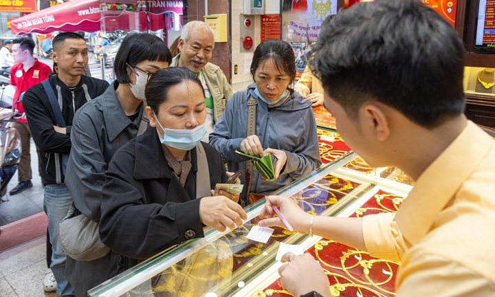 Chuyên gia: Thị trường vàng hiện rất rủi ro, không nên đầu tư 'tất tay'