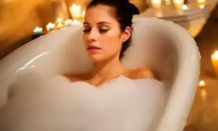 Cách tắm giúp chị em đốt mỡ thừa, giảm cân hiệu quả