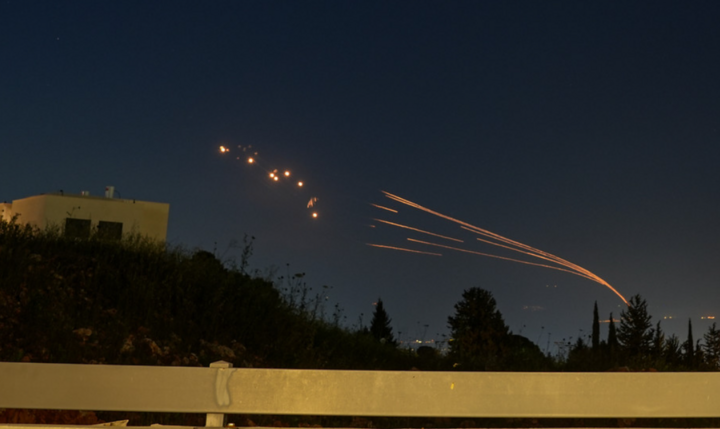 Iran tung hàng loạt video vụ tấn công tên lửa vào mục tiêu quân sự của Israel