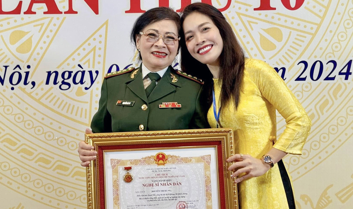 MC Hoàng Trang VTV lần hiếm hoi kể về mẹ NSND Hà Vy và biến cố gia đình