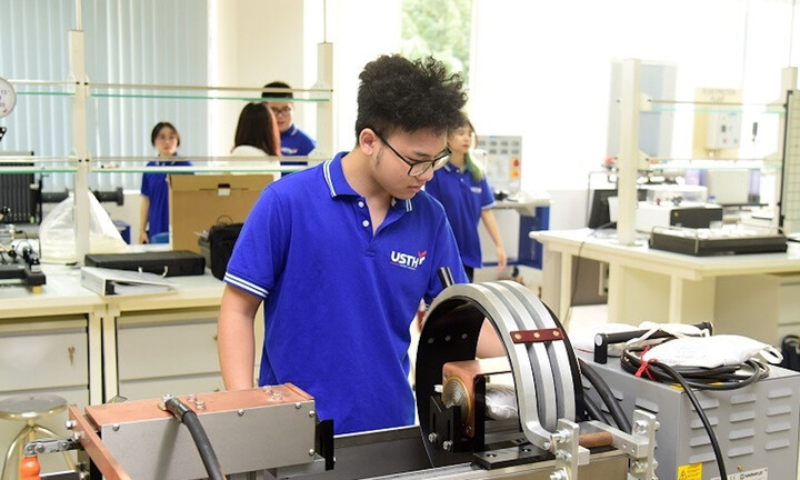 So sánh ngành Cơ khí hàng không và Kỹ thuật hàng không