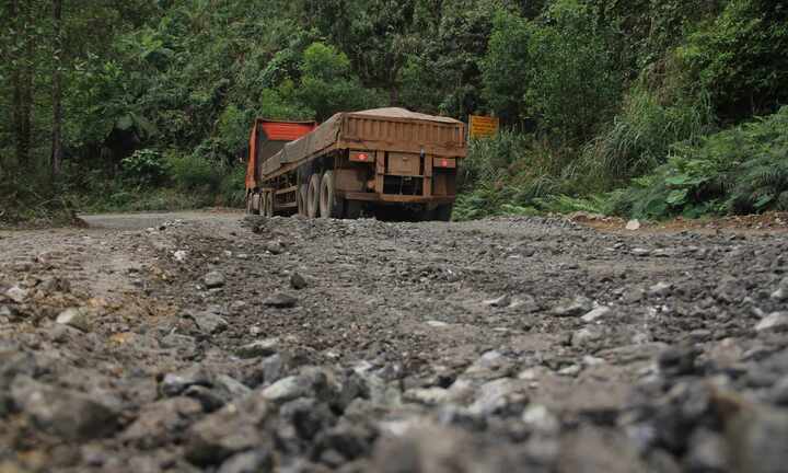 QL14D ‘gánh’ đoàn xe chở quặng, Quảng Nam đề xuất cấm xe trên 5 trục