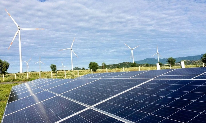 Điện mặt trời mái nhà dư thừa được phát lên lưới, không được tính tiền