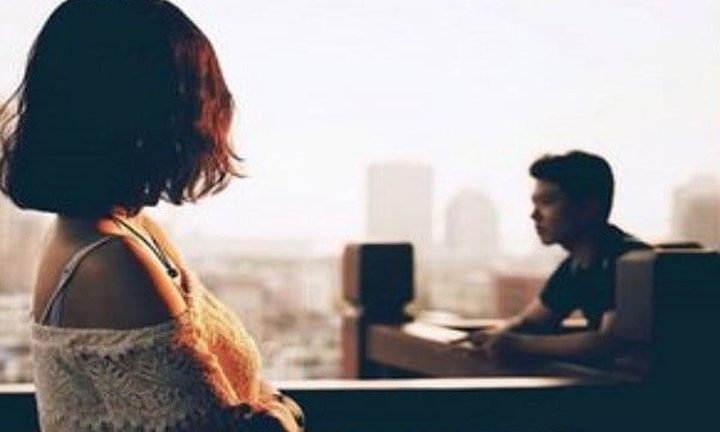 10 năm sống xa chồng, tôi khao khát yêu đương khi bạn trai cũ thành hàng xóm