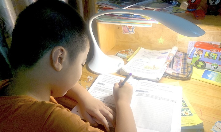 Choáng váng đề cương ôn thi cuối kỳ của học sinh tiểu học dài chục trang giấy