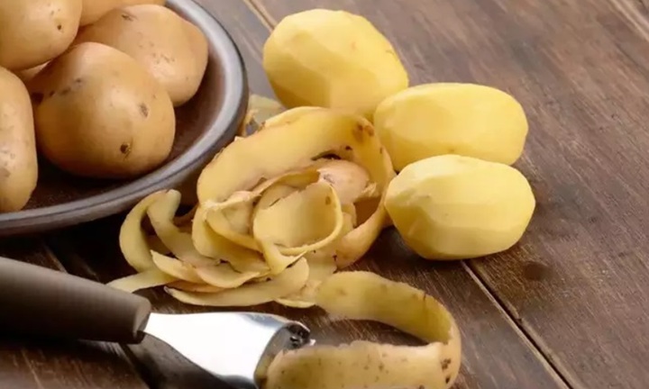 Mẹo hay biến vỏ khoai tây thành thứ hữu ích 